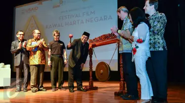 Ketua BPK, Harry Azhar Azis membuka Festival Film Kawal Harta Negara 2017 di Gedung Usmar Ismail, Jakarta, Selasa (14/3). Sosialisasikan upaya menjaga harta negara, BPK gelar Festival Film Kawal Harta Negara 2017. (Liputan6.com/Yoppy Renato)