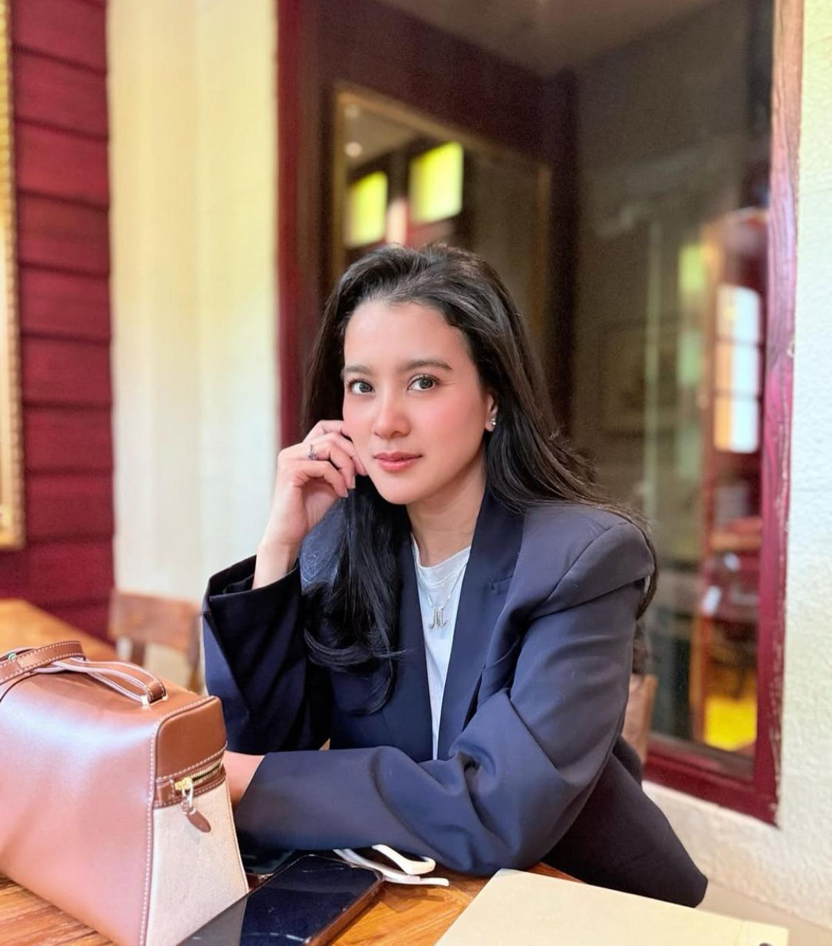 Marcella Zalianty, Bukti Bahwa Usia 40-an Masih Bisa Tampil Fresh dan Menawan