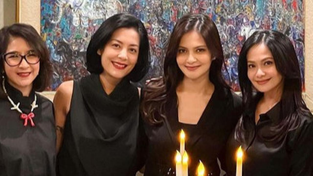 Potret Pesta Ultah Cut Tari Ke-47 Dirayakan Bareng Bestie, Penampilan Kian Stunning - Kompak Pakai Dress Code Hitam