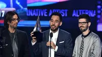 Ajang penghargaan bergengsi untuk para musisi di Amerika kembali dihelat pada tahun 2017 ini. Acara yang bertajuk American Music Awards (AMAs) 2017 ini melahirkan sederet nama musisi sebagai pemenang dalam 28 nominasi. (AFP/Kevin Winter)