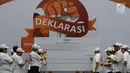 Ketua TKN Erick Thohir dan Wakil Ketua BPN, Mardani Ali Sera saat menandatangani  komitmen bersama menjelang kampanye rapat umum dan iklan kampanye pemilu 2019 di kantor Bawaslu RI, Jakarta, Sabtu (23/3). (merdeka.com/Imam Buhori)