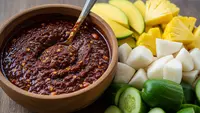 Cara Membuat Sambal Rujak yang Segar dan Kental Alami, Pedas Manisnya Pas di Lidah