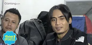 Charly Van Houten biasa menghabiskan waktu liburan tahun barunya bersama keluarga besar Setia Band. 