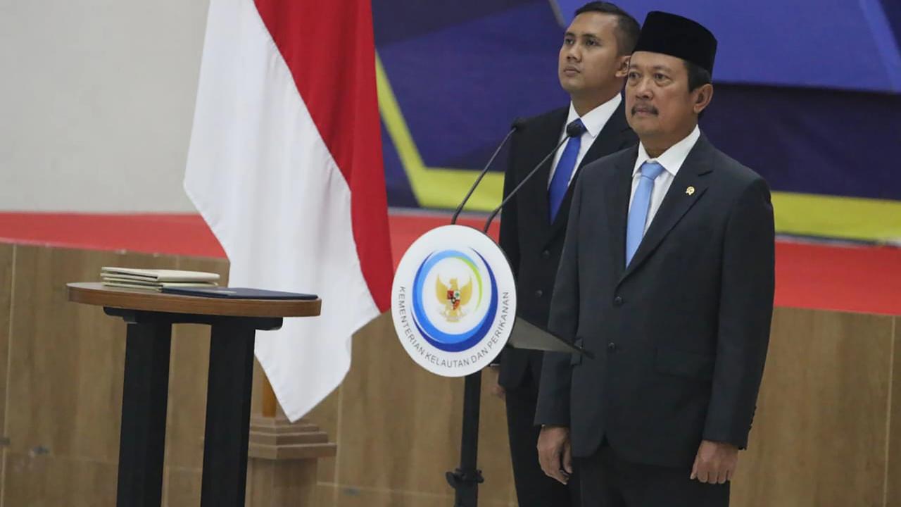 FOTO: Menteri KKP Pingsan saat Upacara Pelepasan Korban Kecelakaan ATR 42-500