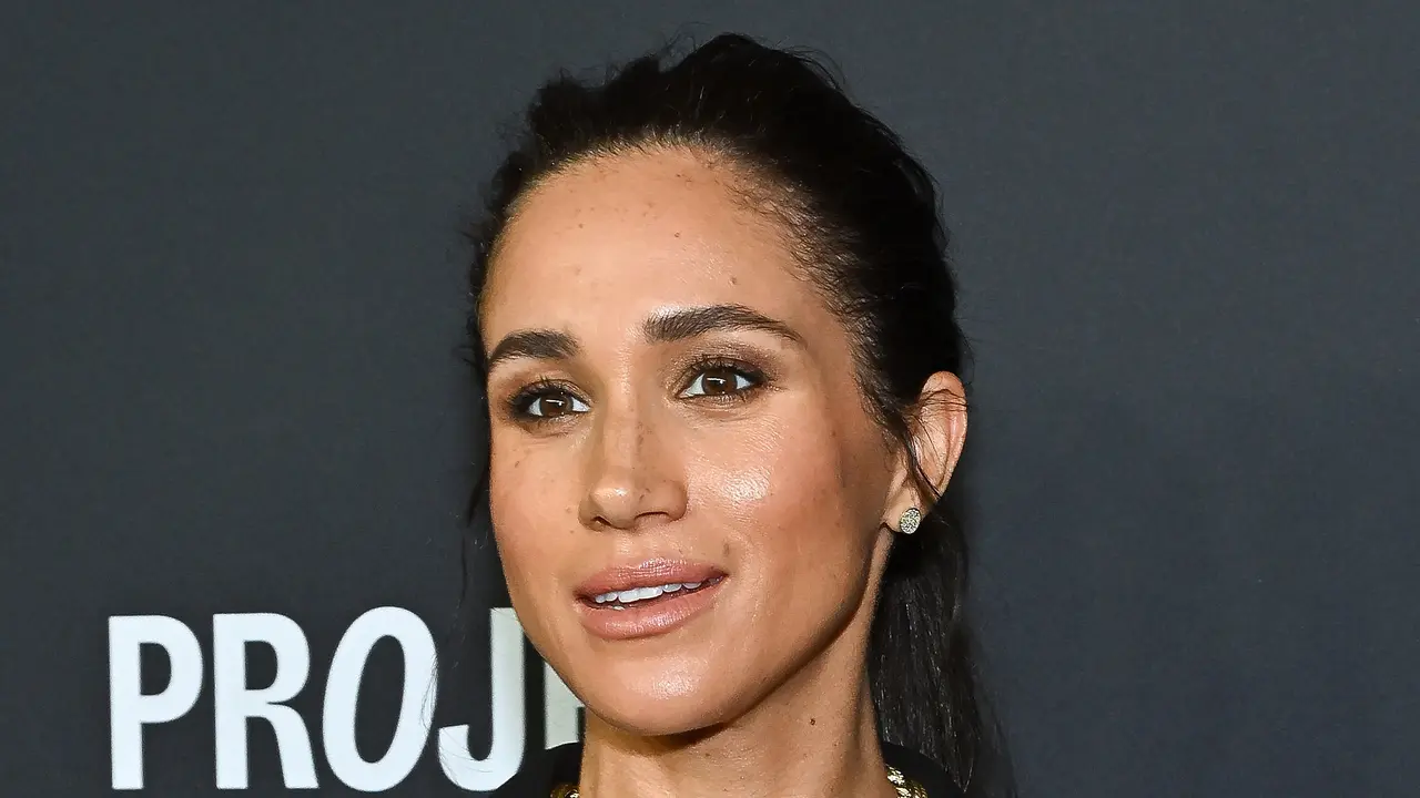 Adu Gaya Formal Meghan Markle versus Kate Middleton, Muncul di Publik pada Hari yang Sama
