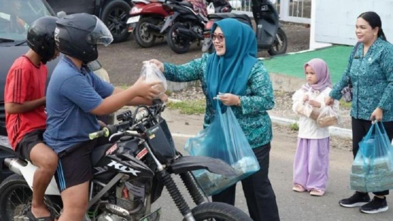 PKK Murung Raya Bagikan 1.000 Takjil Sehat, Perkuat Silaturahim di Bulan Ramadhan