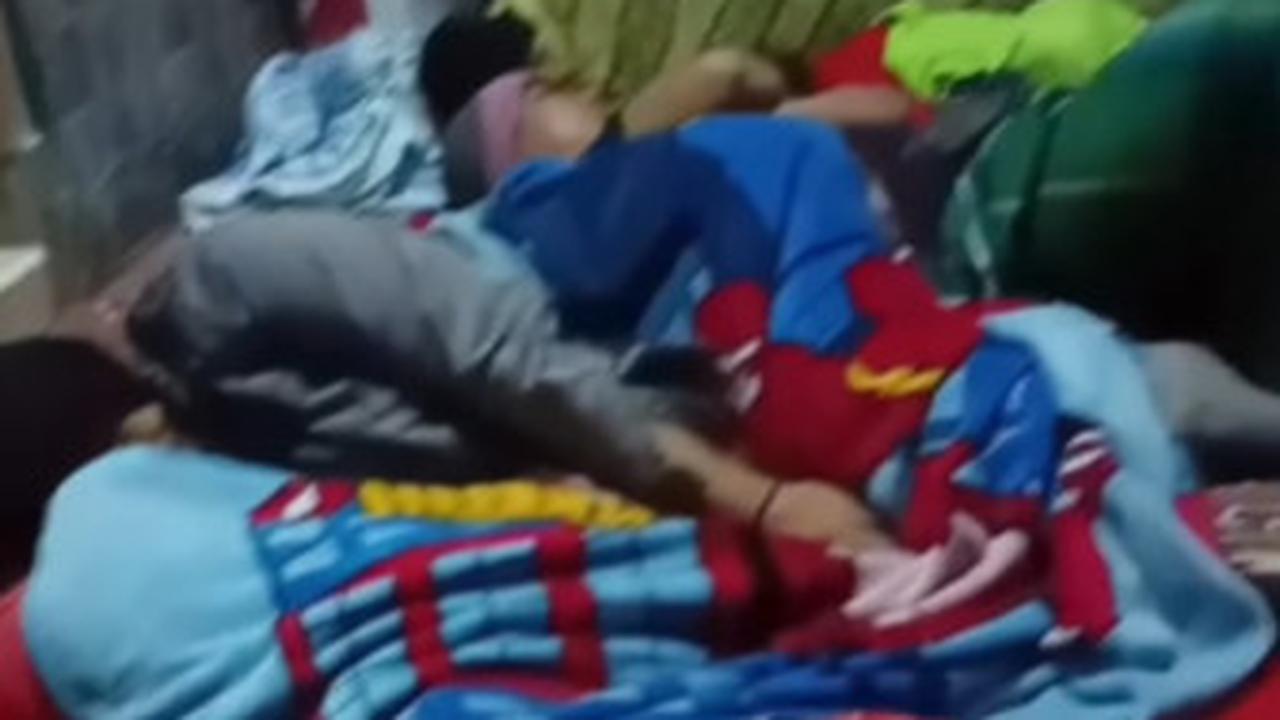 Warga berkumpul
