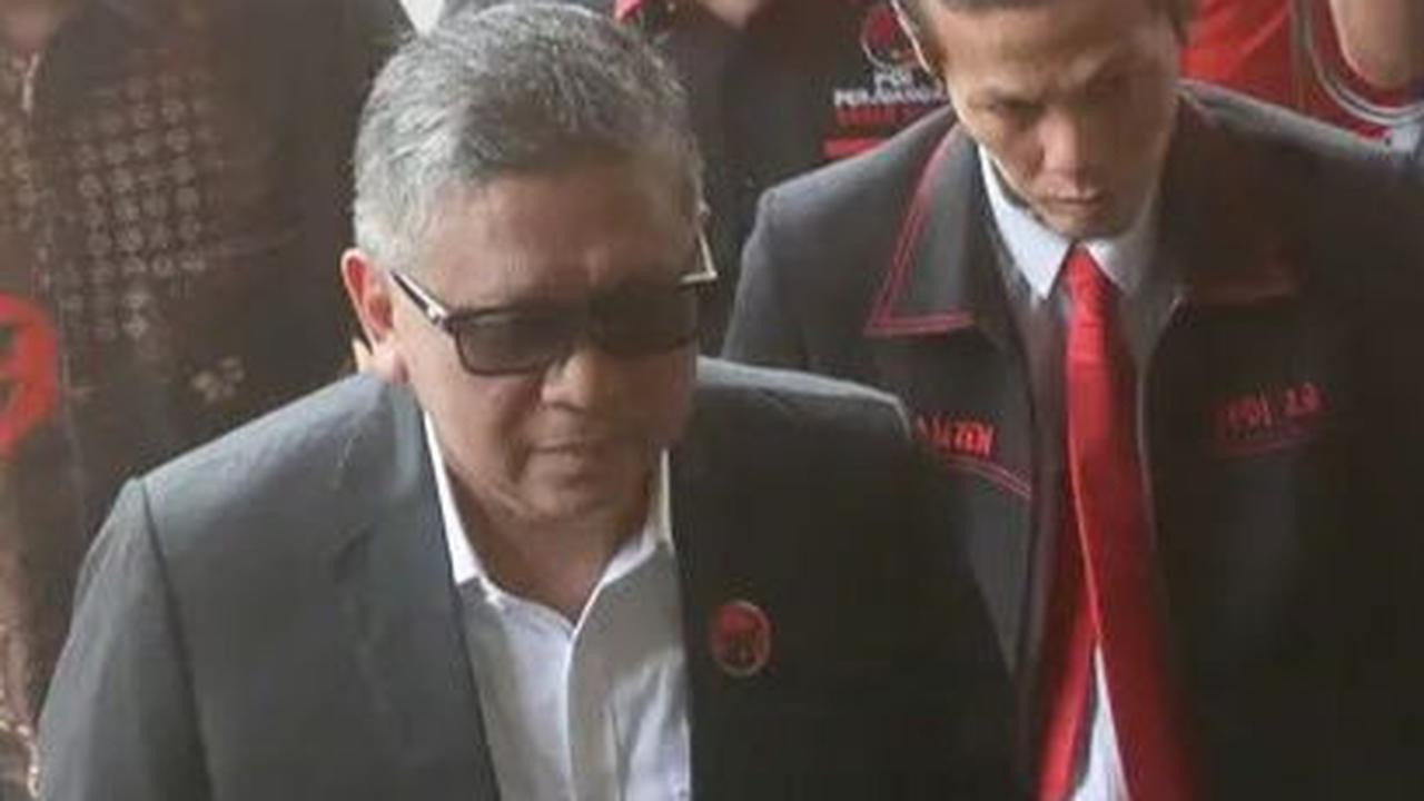 “<b>Karena ini terkait produk jurnalistik maka kami berkonsultasi dengan Dewan Pers. Tetapi prinsipnya saya bertanggung jawab penuh terhadap apa yang saya sampaikan baik secara politik secara hukum maupun sosial,</b>” kata Hasto kepada awak media.