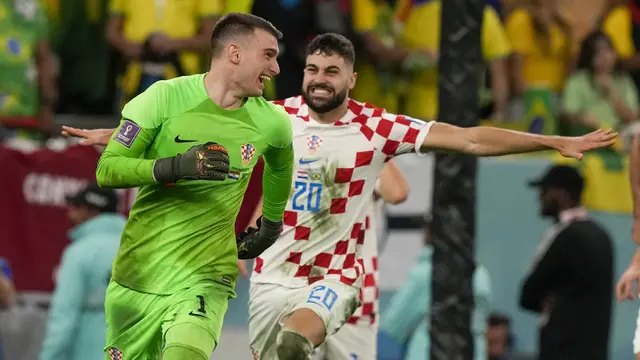 Foto: Lagi, Aksi Brilian Kiper Kroasia Dominik Livakovic Bikin Brasil Tersingkir di Perempatfinal Piala Dunia 2022