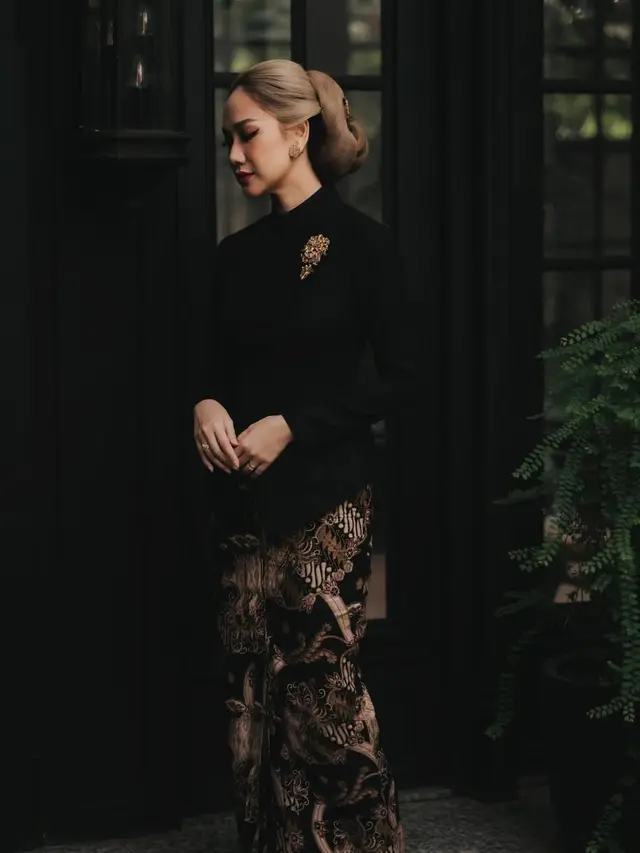Model Kebaya Modern Pilihan BCL