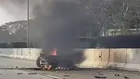 Detik-detik Subaru Tabrak Truk, Terpental dan Terbakar