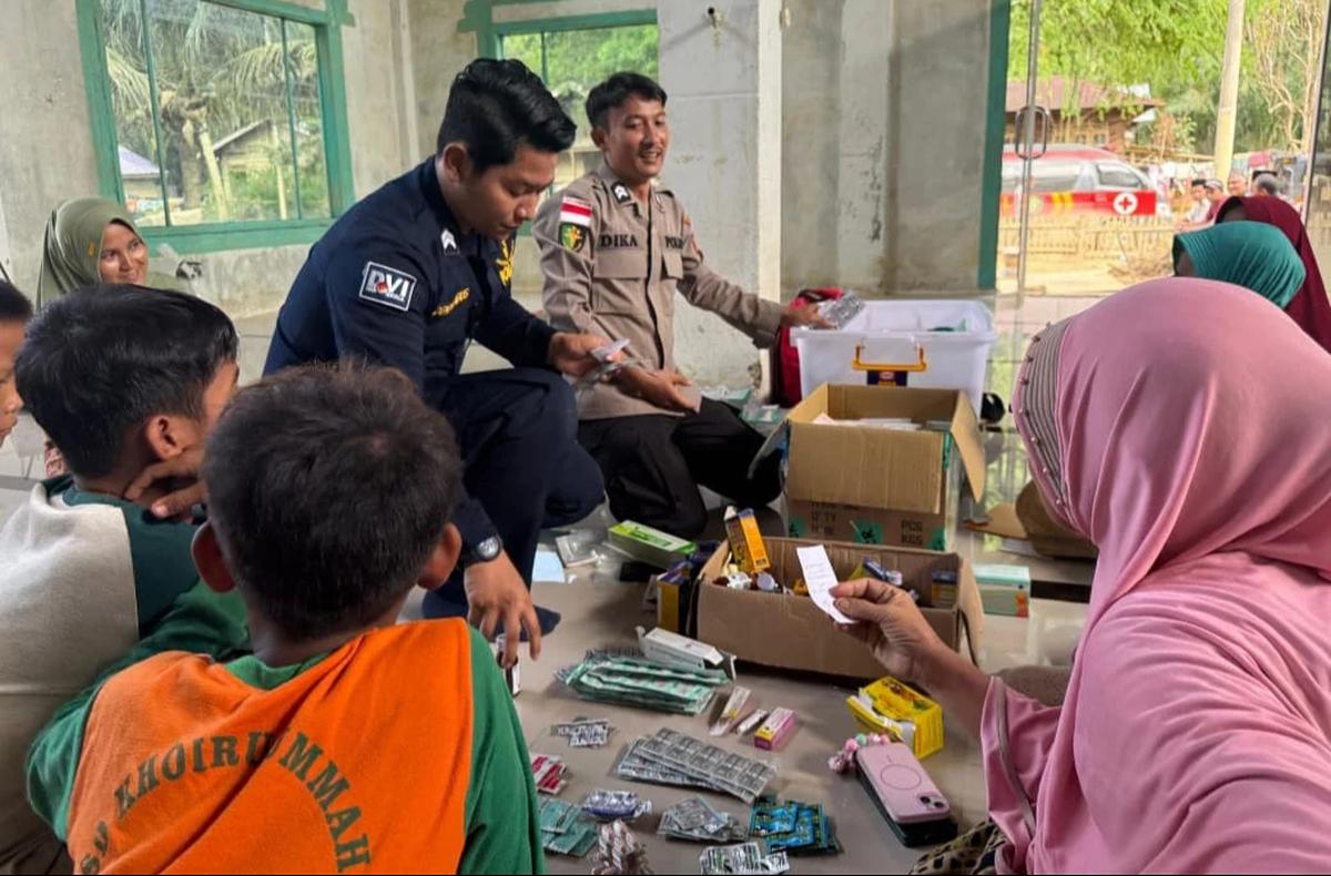 FOTO: Aksi Kemanusiaan Polri Bantu Pemulihan Korban Banjir Aceh