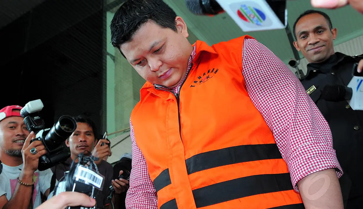 Teddy Renyut di duga menyuap Bupati Biak Numfor, Yesaya Sombuk, terkait proyek penanggulangan bencana pembangunan tanggul laut biak. (Liputan6.com/Faisal R Syam )