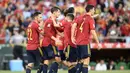 <p>Penyerang Spanyol, Alvaro Morata (kedua kiri) berselebrasi dengan rekan setimnya usai mencetak gol ke gawang Portugal pada pertandinga perdana Grup B Nations League 2022 di Stadion Benito Villamarin, di Seville, Spanyol, Jumat (3/6/2022). Spanyol bermain imbang dengan Portugal 1-1. (AP Photo/Jose Breton)</p>