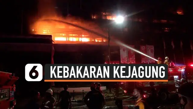 Api berkobar besar di Gedung Kejaksaan Agung RI Sabtu (22/8) malam. Kebakaran hanguskan sebagian bangunan, bagaimana nasib para tahanan kejaksaan?