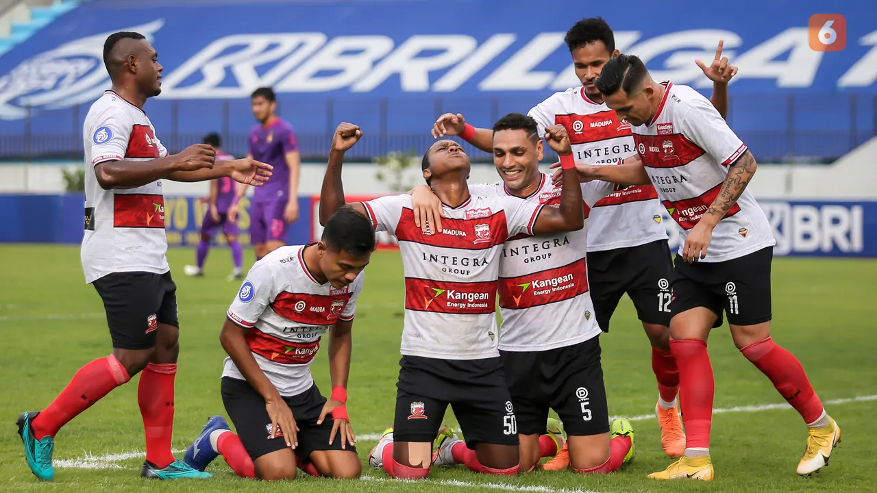 Foto: Dua Gol Bola Mati Jaja ke Gawang Persik Kediri Jauhkan Madura United dari Zona Degradasi di Pekan ke-13 BRI Liga 1