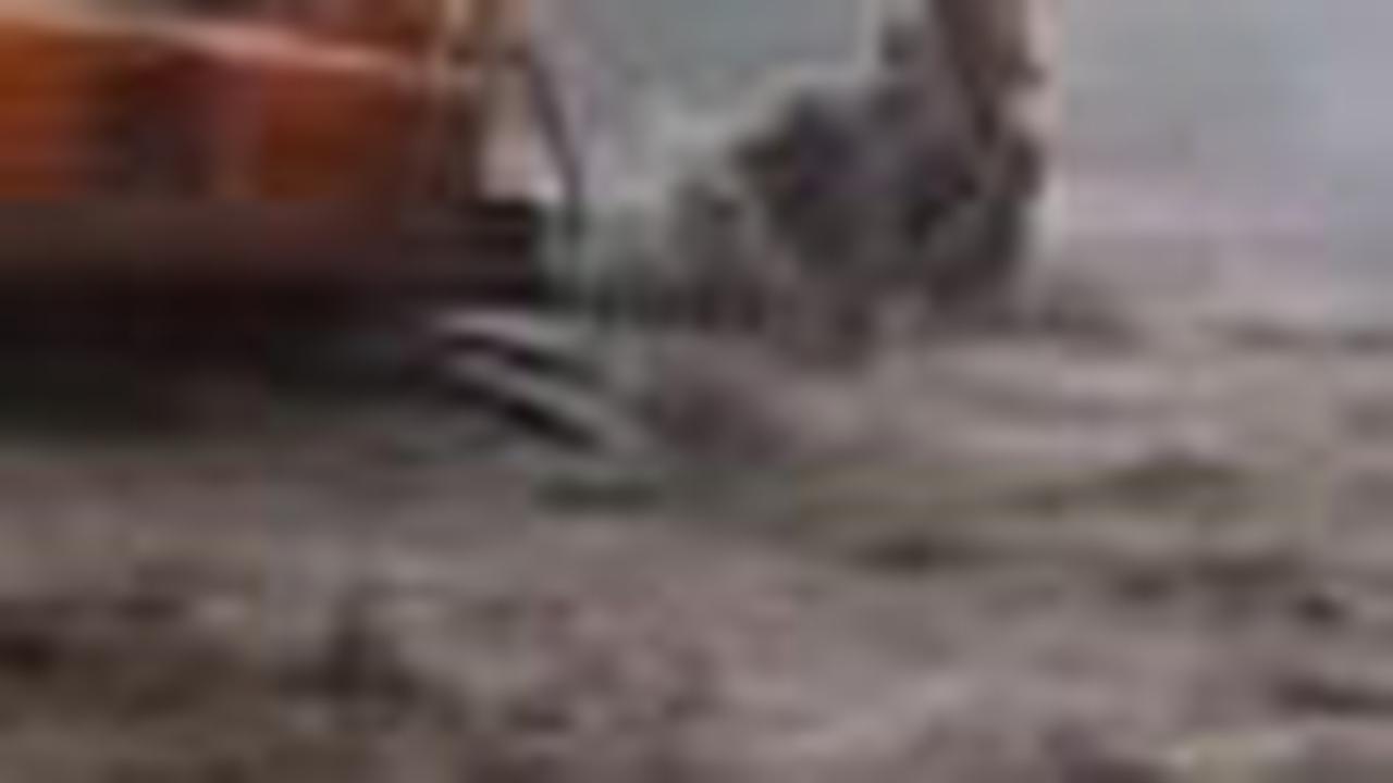 Aksi Heroik Penyelamatan Motor di Tengah Banjir Bandang
