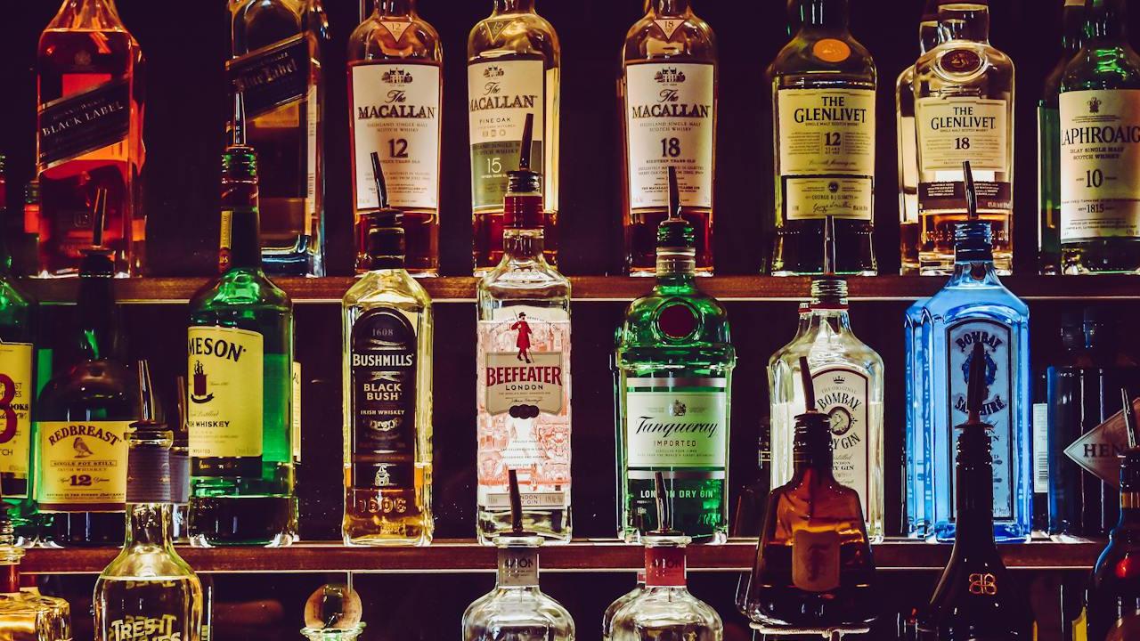 ilustrasi berbagai jenis alkohol