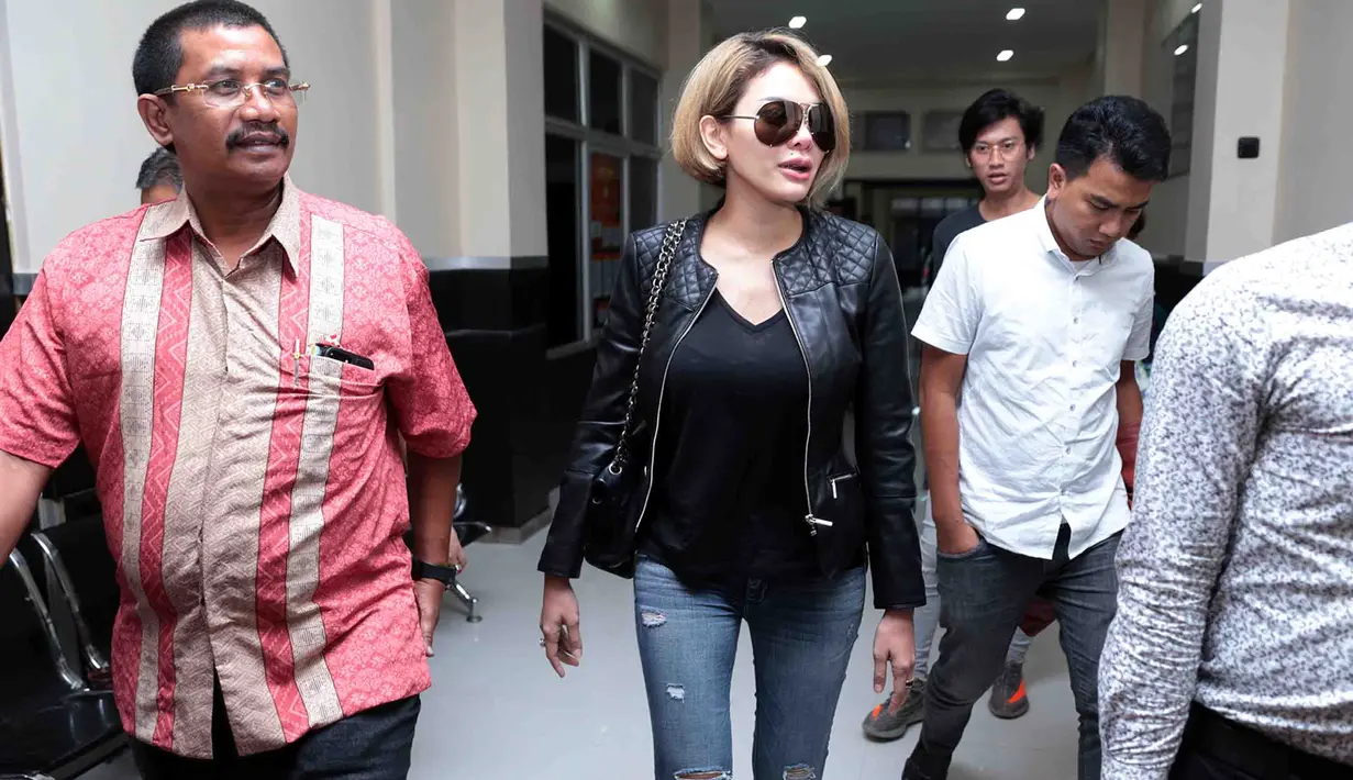 Sebelumnya, Nikita Mirzani mengaku tidak mau melayani laporan Lucky, Baginya, melayani laporan asisten Jupe tersebut menurunkan drajat keartisannya. Apalagi kasusnya sudah masuk ranah hukum yang harus dijalani. (Deki Prayoga/Bintang.com)