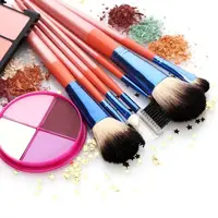 Ilustrasi alat makeup. (via: nouw.com)