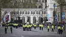 Petugas Kepolisian Metropolitan berbaris di jalanan menjelang penobatan Raja Charles III di London, Sabtu (6/5/2023). (Rob Pinney/Pool Photo via AP)