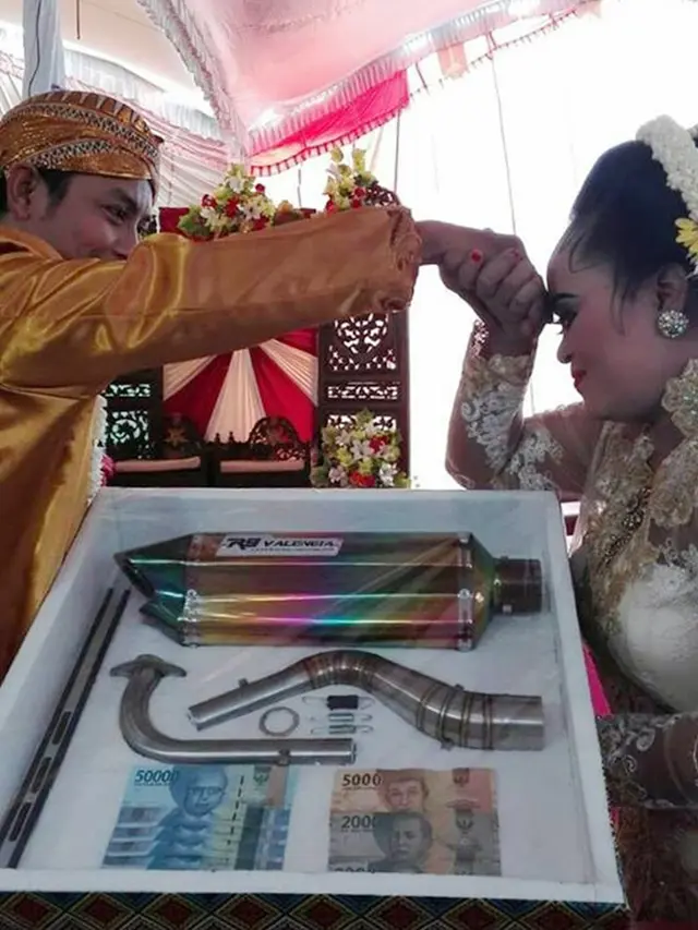 7 Mahar Pernikahan Unik Ini Bisa Dicontoh, Ada Sandal Jepit