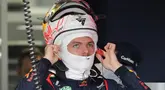 Pembalap Red Bull Max Verstappen mengenakan helm saat sesi latihan kedua menjelang Grand Prix Formula Satu Jepang di Sirkuit Suzuka, Jepang, Jumat, 22 September 2023. (AP Photo/Toru Hanai)