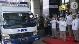 BCA turut berpartisipasi dalam menyediakan kebutuhan uang rupiah selama Ramadan dengan menghadirkan layanan penukaran uang di kantor cabang bank mulai dari 4 s.d 29 April 2022 dan mobil kas keliling BCA di terminal Kampung Rambutan Jakarta mulai tanggal 18 s.d 29 April 2022. (Liputan6.com/HO/Eko)