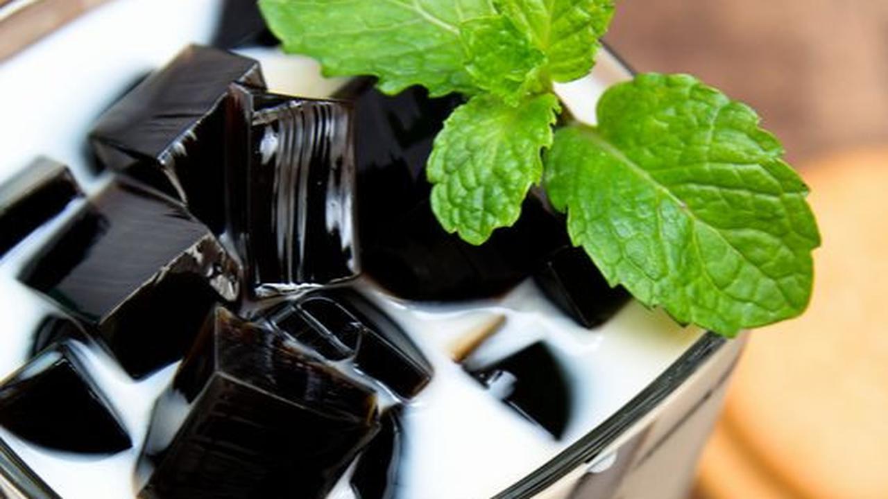 Populer di Asia Tenggara, Ini Manfaat Cincau Hitam yang Menyegarkan