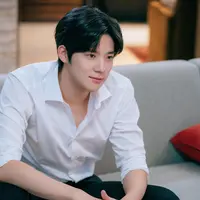 Moon Sang Min dalam serial drama Wedding Impossible. [Foto: Prime Video]