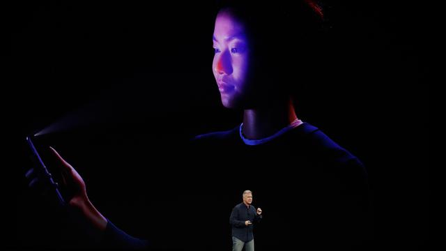 PHOTO: Harga yang Wow, Apple Kenalkan Kecanggihan iPhone X