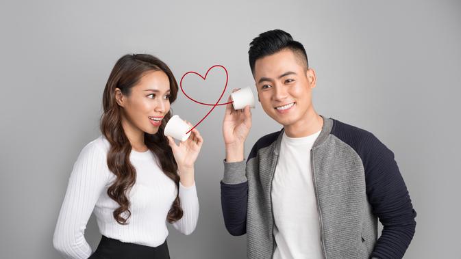 Menjaga komunikasi selama menjalin LDR./Copyright shutterstock.com