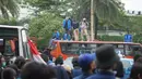 Massa aksi yang terdiri dari mahasiswa, buruh serta pelajar berkumpul di sekitar Tugu Proklamasi, Jakarta, Kamis (8/10/2020). Massa aksi bersiap menggelar unjuk rasa di Istana Negara untuk mengajukan protes atas disahkannya RUU Omnibus Law Cipta Kerja (Ciptaker). (Liputan6.com/Immanuel Antonius)