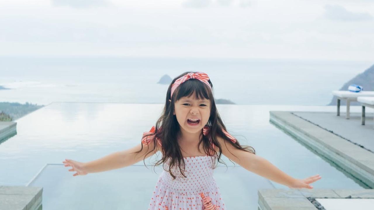 Potret Gemas dan Lucunya Chloe, Anak Asmirandah yang Sudah Pintar Pose