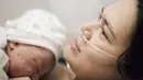 "Assalamualaikum nak!!! Sudah lahir anak baru!! Jam 7.37 dalam keadaan ibu dan anak sehat, Alhamdulillah," tulis Ringgo sambil menandai akun instagram Sabai dan sang dokter yang membantu persalinan.  (Instagram/ringgoagus)
