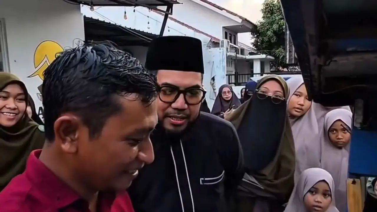 Pedagang Mi Ayam yang Gratiskan Hafiz Al-Quran, Dapat Hadiah Gratis Umrah