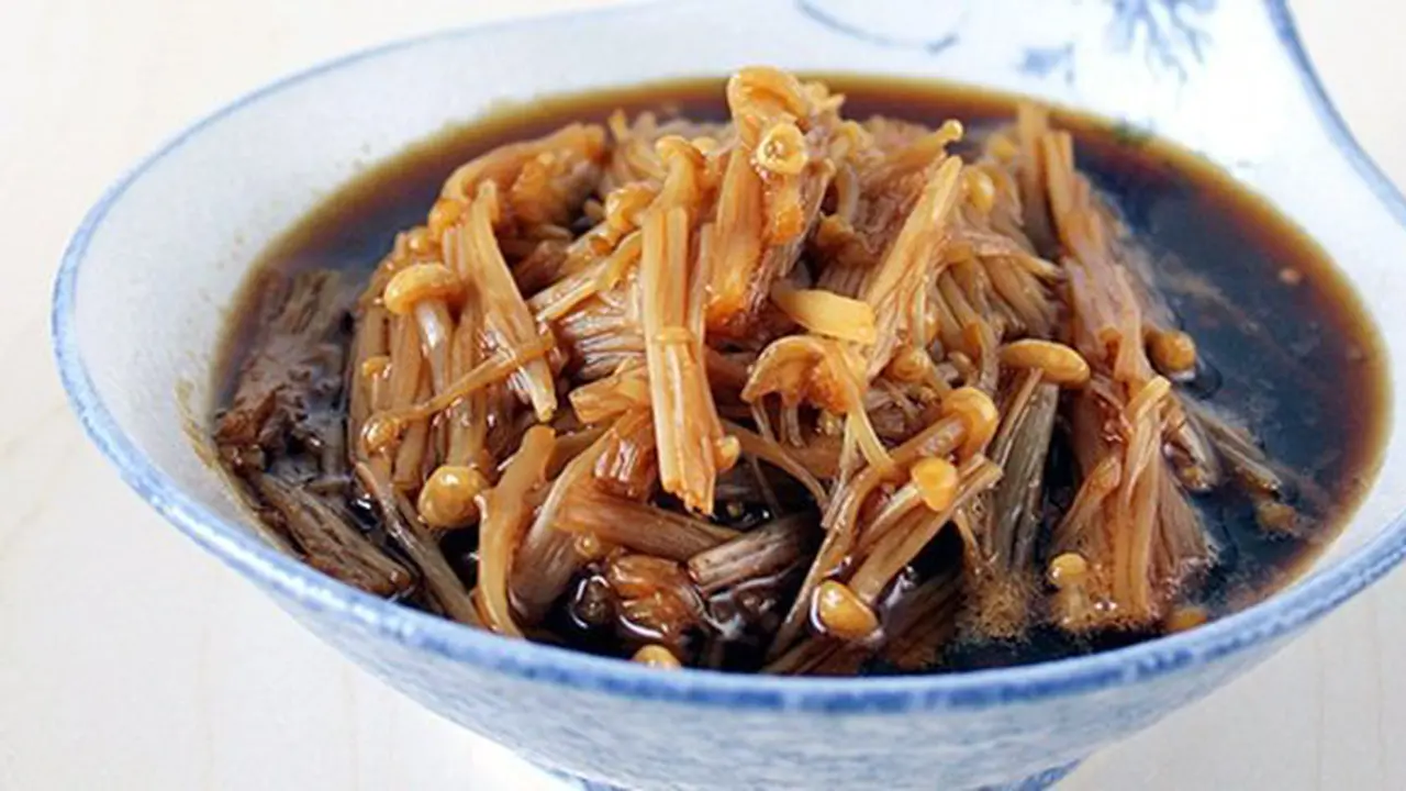 Tumis jamur enoki/copyright One Green Planet