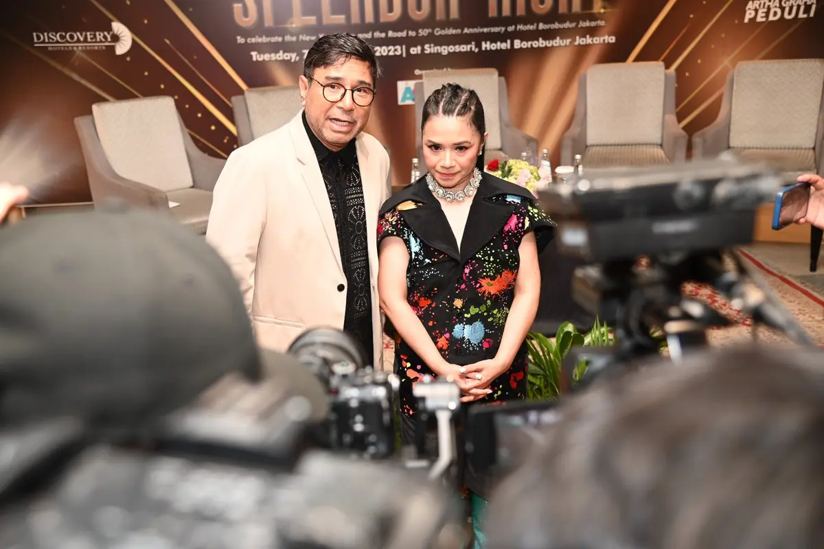 Ruth Sahanaya dan Harvey Malaihollo