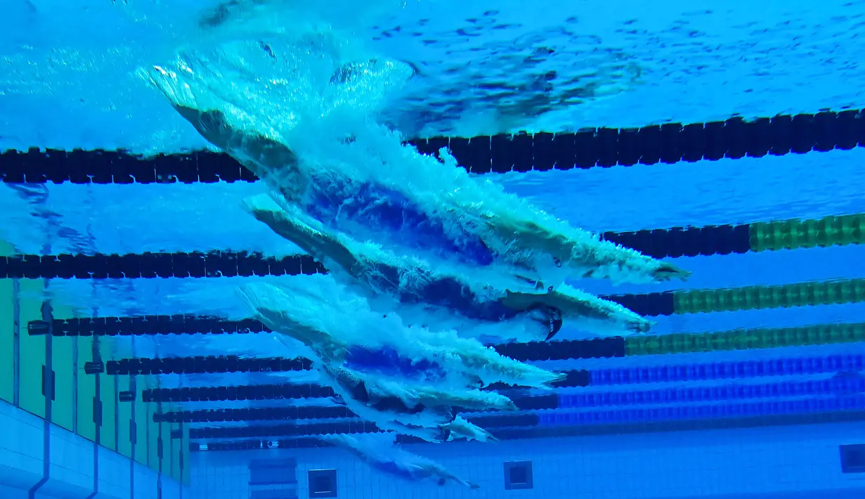 Sejumlah perenang putri saat beraksi di nomor gaya bebas 1500m pada ajang Kejuaraan Akuatik Eropa di Duna Arena, Budapest, Hungaria, (20/5/2021).(AFP/Tobias Schwarz)