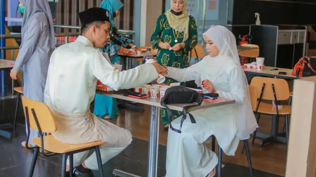 Pasangan Ini Pilih Resepsi Pernikahan di Restoran Cepat Saji, Kisahnya Unik. (Sumber: Facebook/Angah Photography)