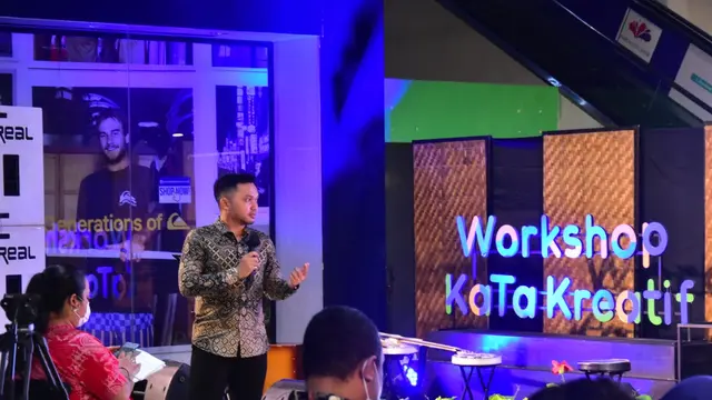 Kegiatan workshop juga diisi oleh Adam Febrianata, Direktur Sosialoka Indonesia yang juga bertindak sebagai perwakilan dari Indonesia Digital Entertainment (IDE) Group