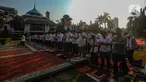 Aparatur Sipil Negara (ASN) mengikut sholat sunah Istisqa atau meminta hujan di Lapangan Balai Kota Depok, Jawa Barat, Rabu (4/10/2023). (merdeka.com/ Arie Basuki)