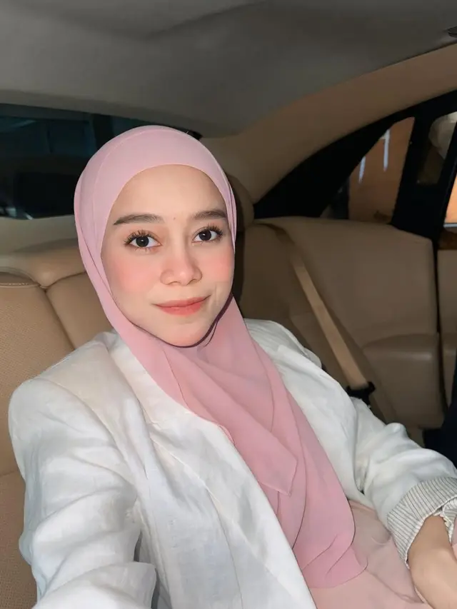 Tren hijab Lesti Kejora untuk lebaran 2025. (credit: instagram.com/lestikejora)