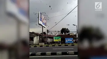 Badan Penanggulangan Bencana Daerah Kabupaten Bantul, Daerah Istimewa Yogyakarta, menyatakan hujan deras disertai angin kencang pada Selasa (24/4/2018) siang menyebabkan 26 rumah di daerah ini mengalami kerusakan.