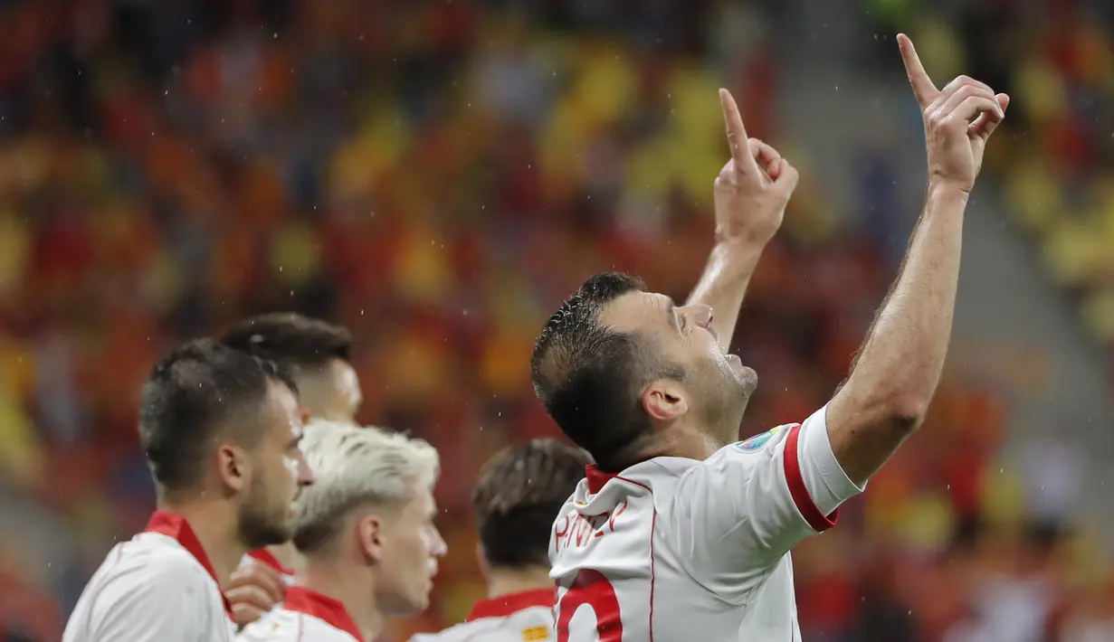 Goran Pandev. Striker Timnas Makedonia Utara ini telah mencetak 36 gol dari 116 caps untuk negaranya sebelum turnamen Euro 2020 berlangsung. Saat laga perdana, meski kalah dari Austria 1-3, ia mencetak 1 gol hingga memperbarui rekornya menjadi 37 gol dari 117 caps. (Foto: AP/Pool/Vadim Ghirda)