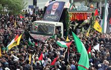 FOTO: Momen Pemakaman Pemimpin Hamas Ismail Haniyeh Diantar Ribuan Warga Iran