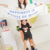 Mencoba hal baru, La Dolce De Leche & DOUCHE berkolaborasi dengan ibu dan anak untuk luncurkan koleksi barunya Happiness Is A State Of Mind. (Dok/La Dolce De Leche & DOUCHE).