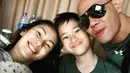 Deddy dan Azka bersama Kalina Ocktaranny. (Instagram @corbuzier)