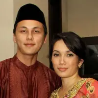 Andhika Pratama dan Ussy Sulistiawaty selalu menyempatkan waktu untuk bertegur