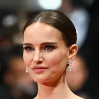 Natalie Portman kembali ke karpet merah Cannes Film Festival dengan gaun terindah dan mendapat tepukan 8 menit (Foto: Dior)